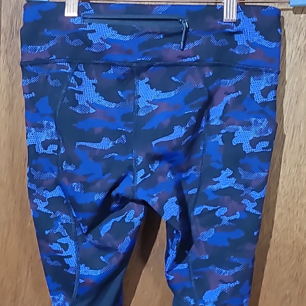 Lululemon camo leggings - Picture 1 of 7